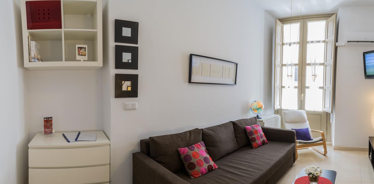 Malama Apartamentos Turisticos Malaga Exterior photo