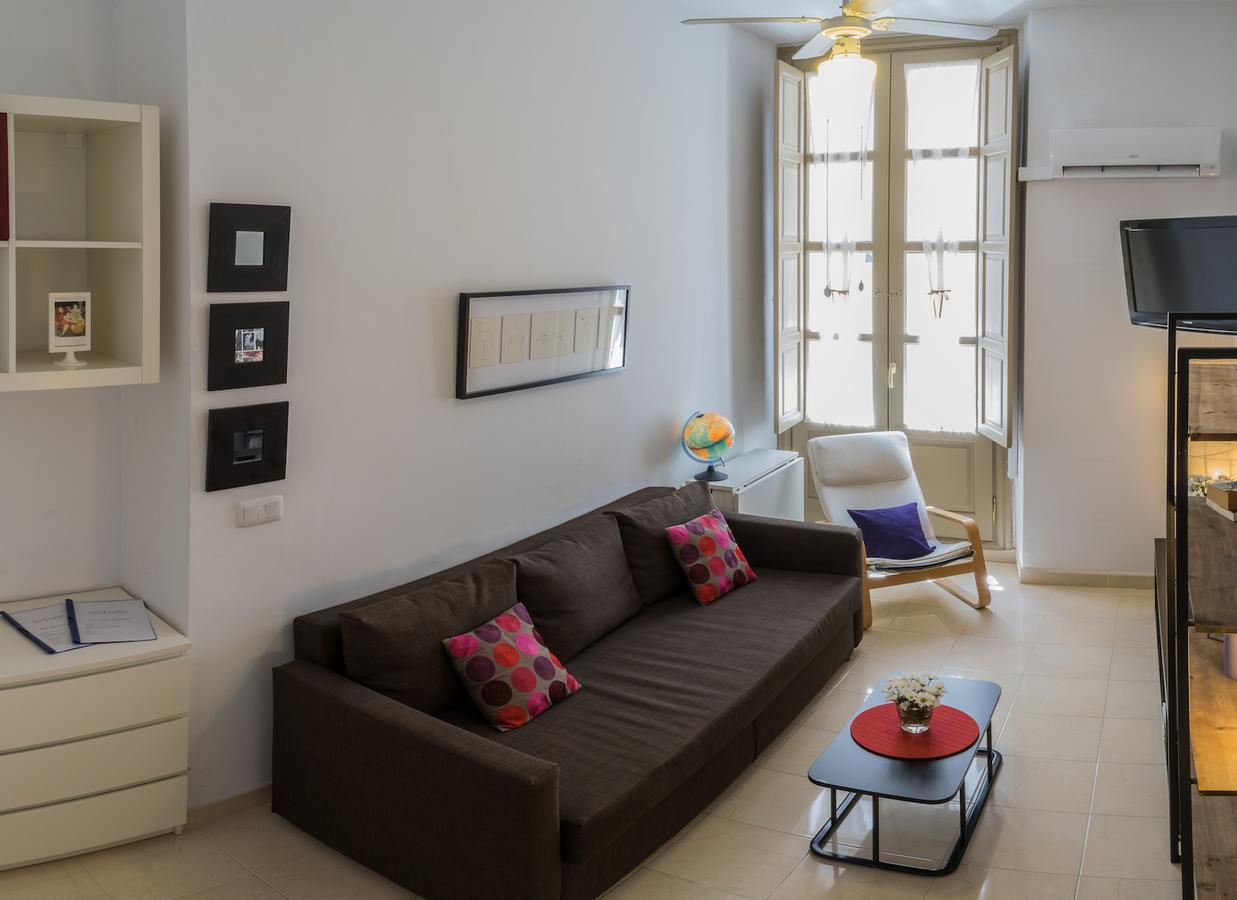 Malama Apartamentos Turisticos Malaga Exterior photo